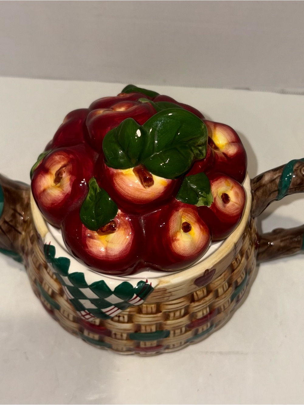 Ceramic Apple Basket Teapot - Red and Green - Vintage 1999 - Picture 5 of 6